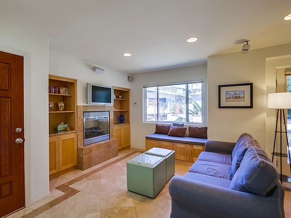 3rd image of 725 Ostend Ct