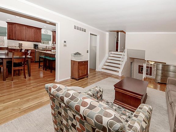 4th image of 2828 Meigs Ln