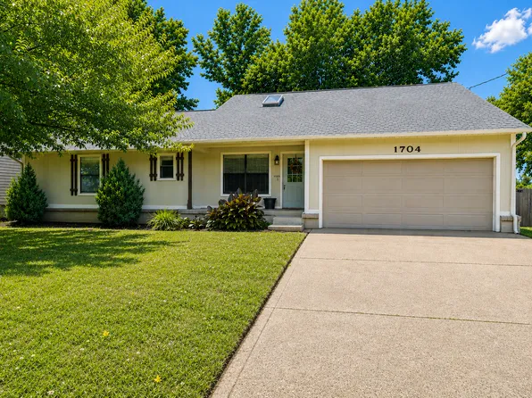 1704 SW D St, Bentonville, AR 72712