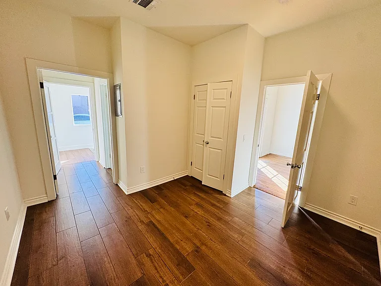 825 N Pasadena Ave — Photo 26