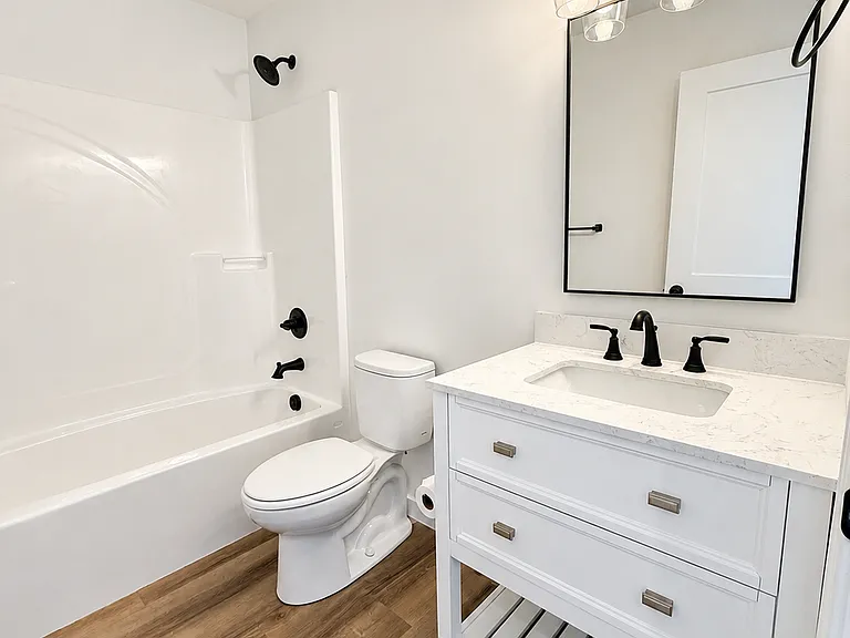 Full Bathroom #2