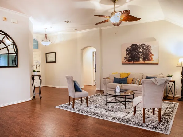 9604 Pinewood Dr, Denton, TX 76207