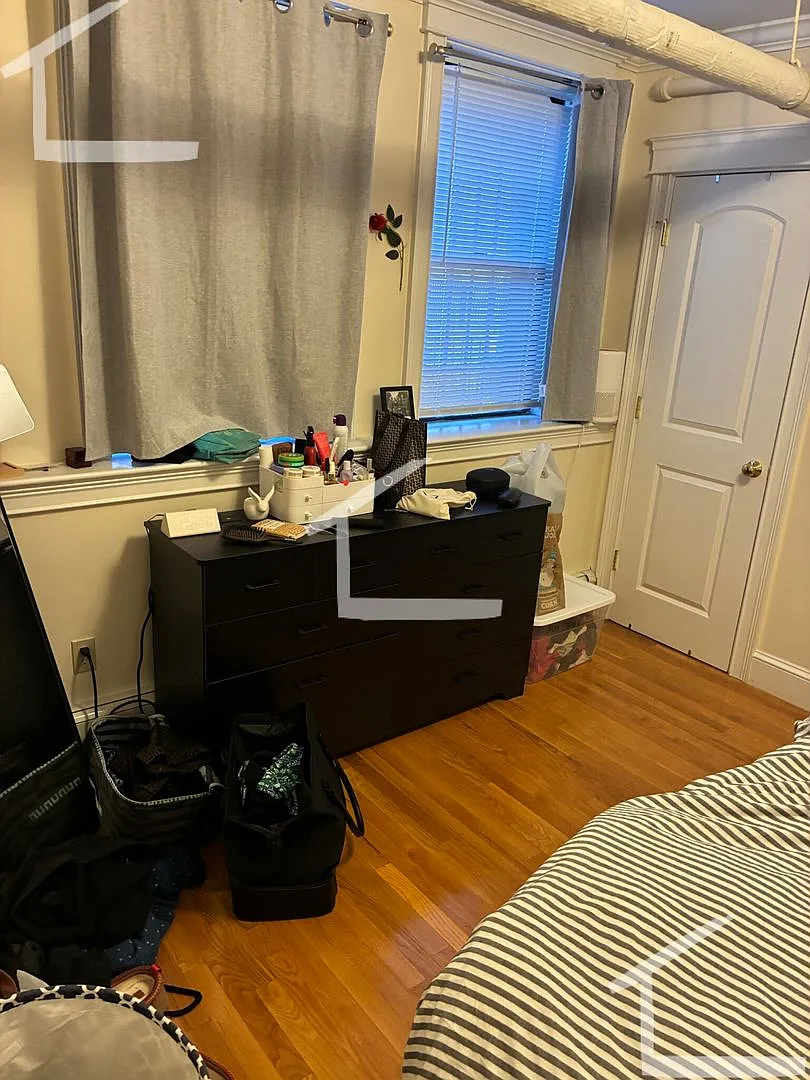 Charming 1 Bedroom-No Broker Fee — Photo 1