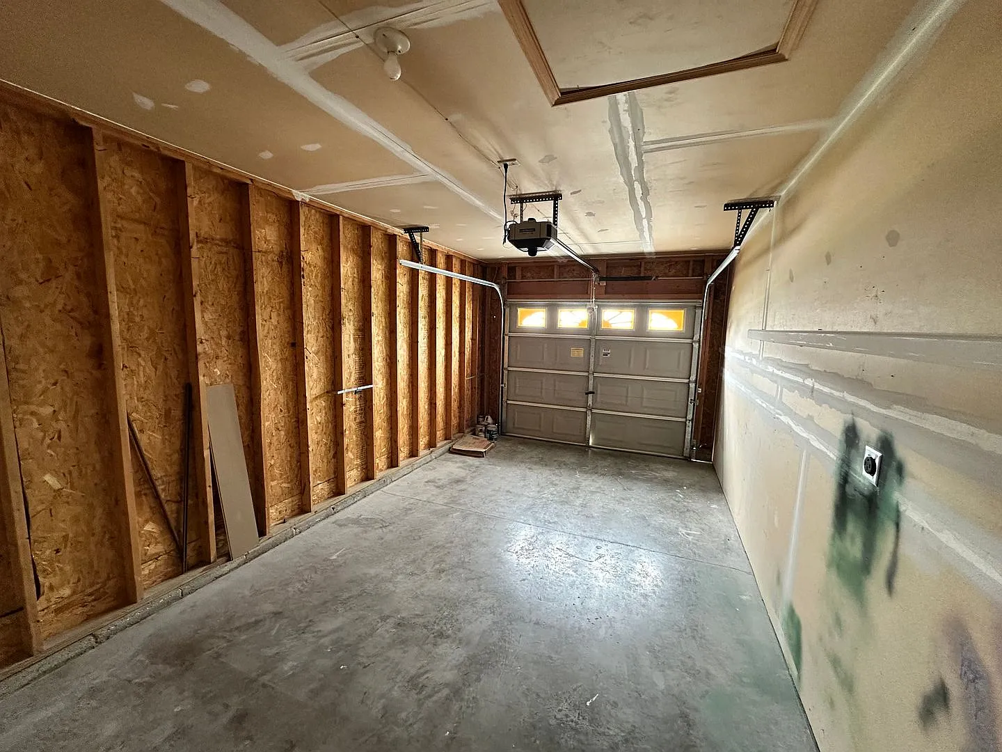 Welcome Home to 206 Lighthouse Drive! — Photo 3