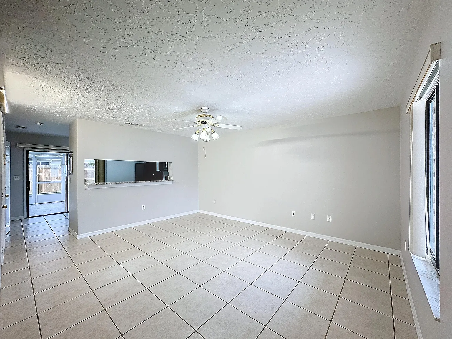 2 bed, 1.5 bath, 1028 sqft, $1,750 — Photo 4