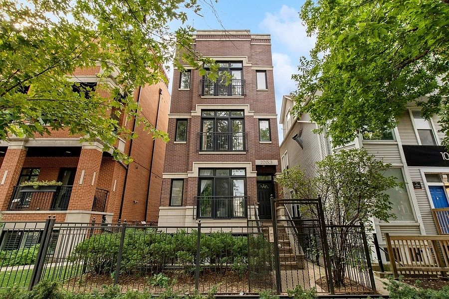 1st image of 1053 W Cornelia Ave APT 3