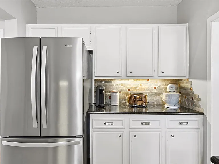 1507 Wethersfield Rd — Photo 18