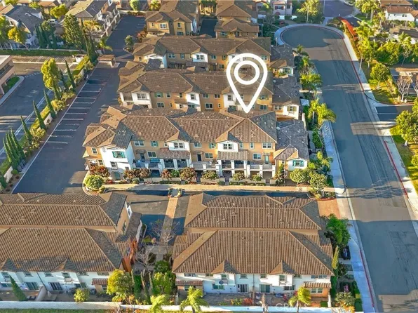 16901 Airport Cir Unit 107, Huntington Beach, CA 92649