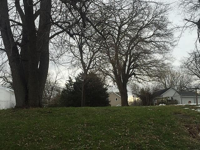 1st image of 221 Avenue D