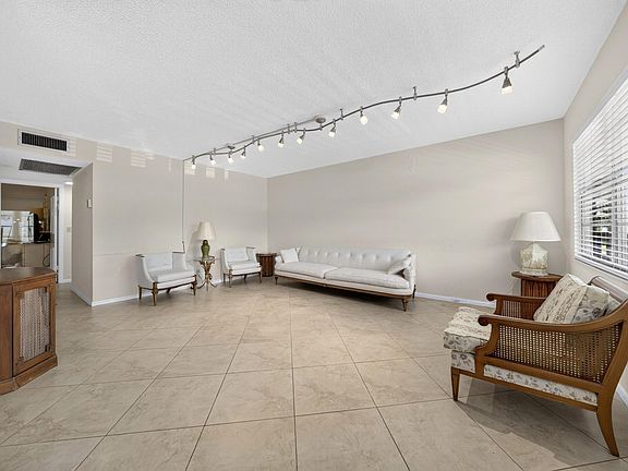 2nd image of 206 Richmond A #206