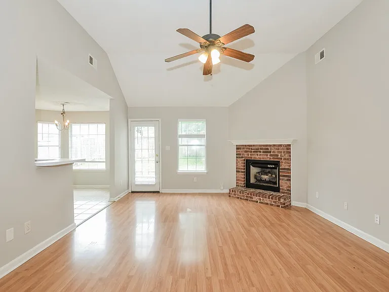 6967 Naples Dr — Photo 3