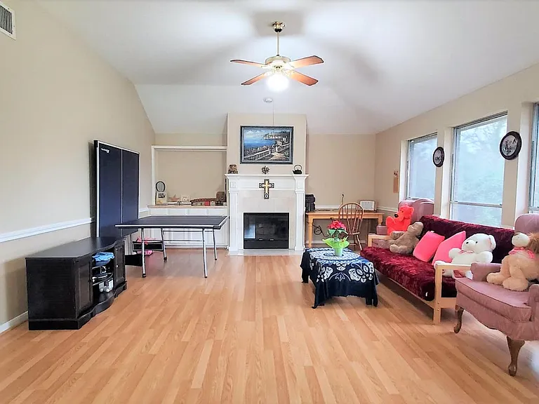 15802 Spruce River Ct — Photo 3