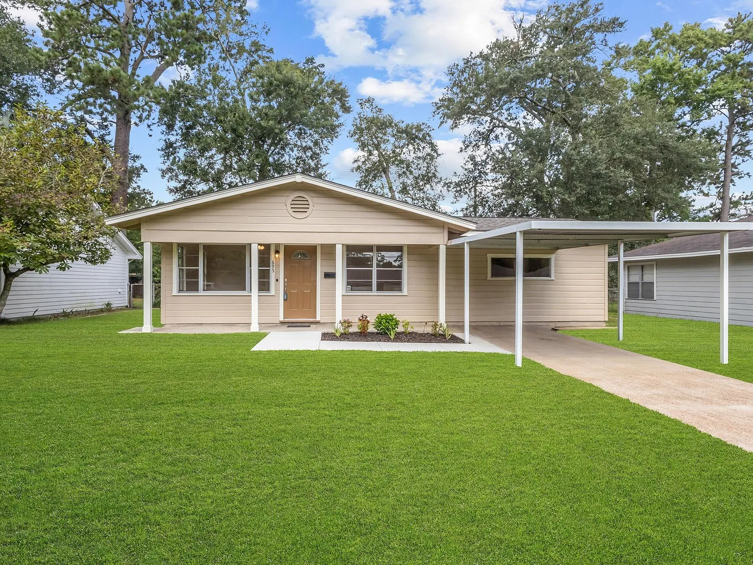 3 bed, 1.0 bath, 1184 sqft, $1,800 — Photo 2