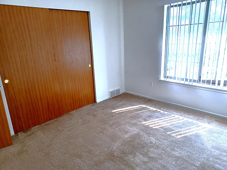 Thornridge Apartments — Photo 41