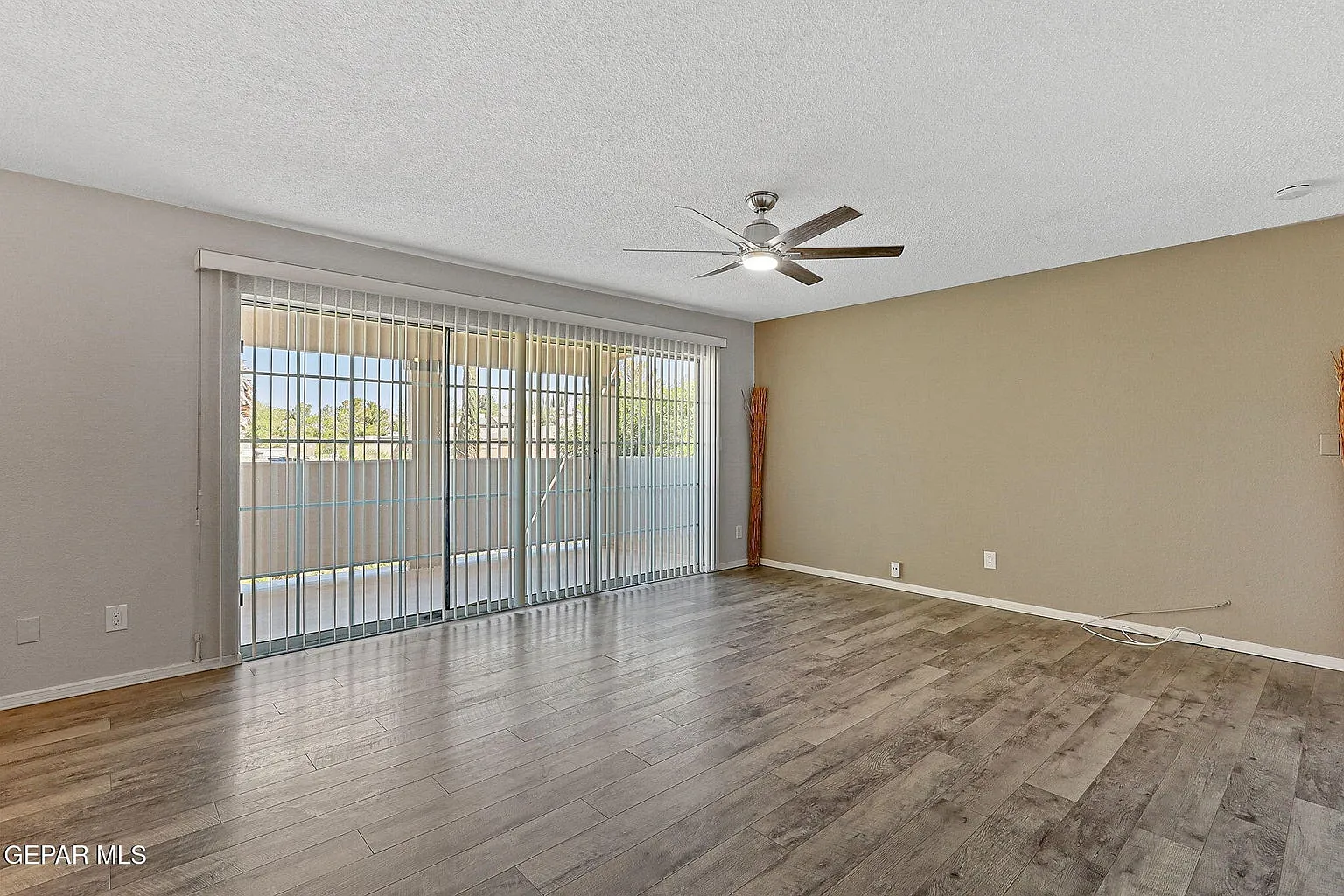 2 bed, 2.5 bath, 1472 sqft, $1,650 — Photo 3