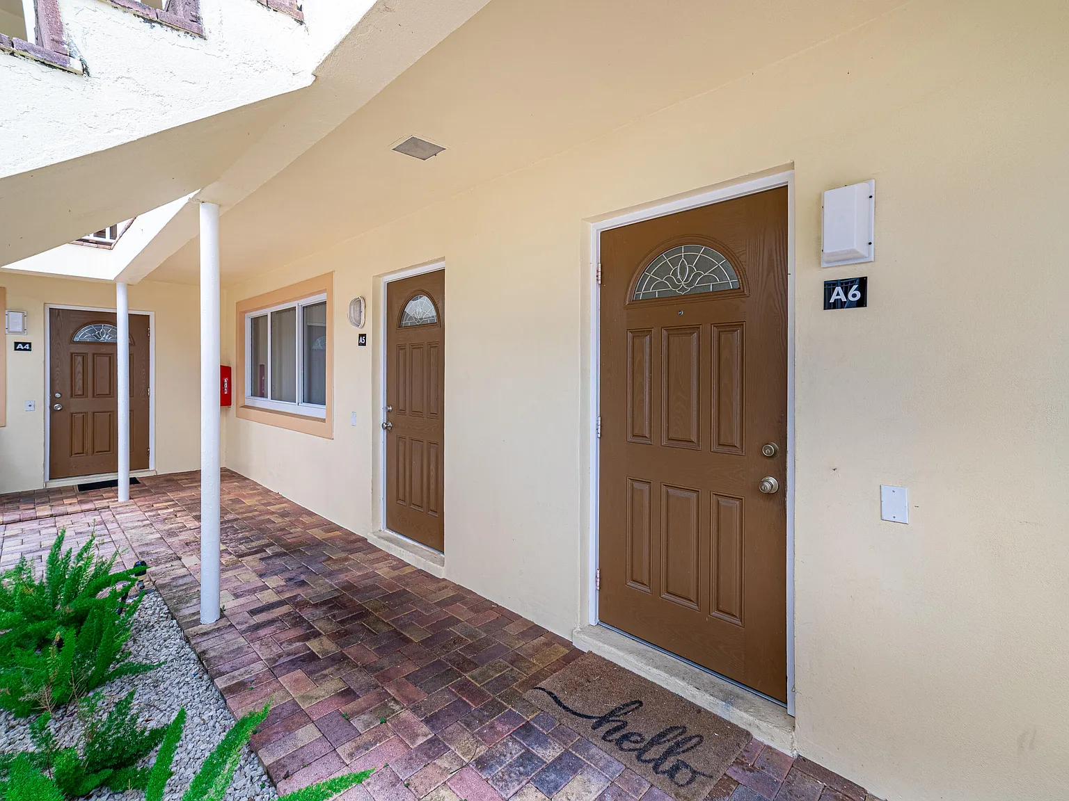 1 bed, 1.0 bath, 8318 sqft, $1,900 — Photo 4