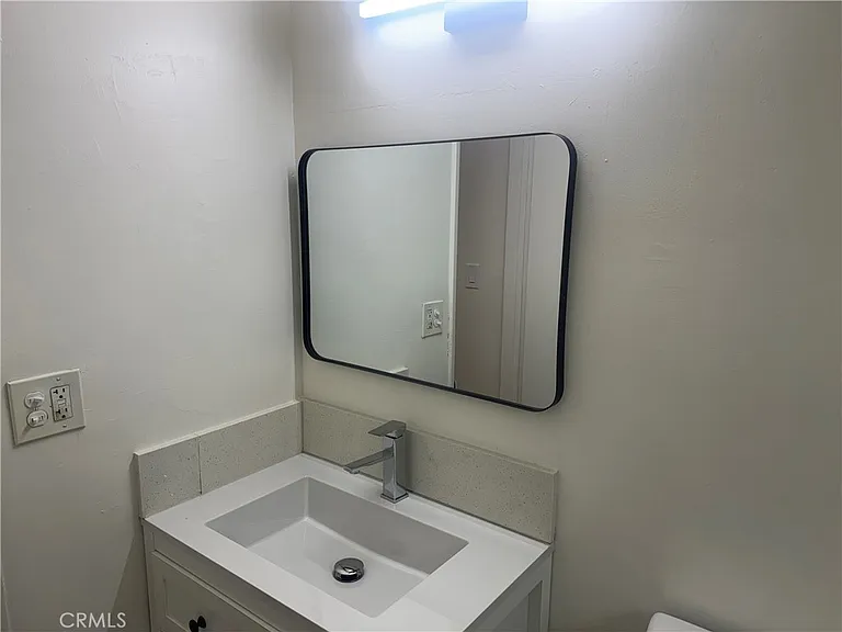 1041 Bennett Ave — Photo 14