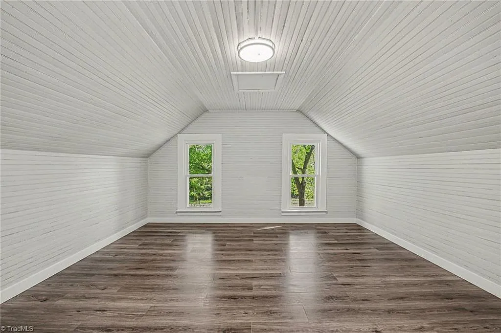 4 bed, 2340 sqft, $1,795 — Photo 3