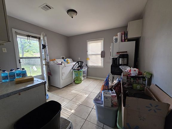 3rd image of 4200 Queensbury Ave