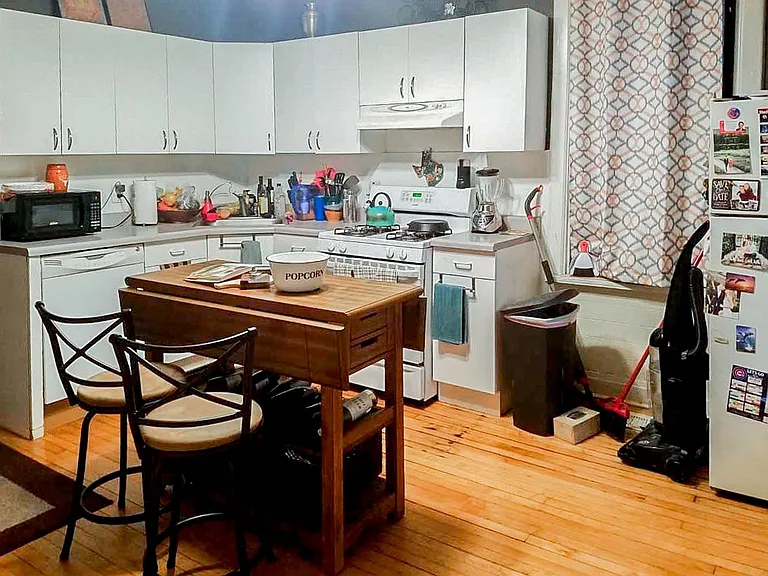 1253 W Nelson St #1 — Photo 3