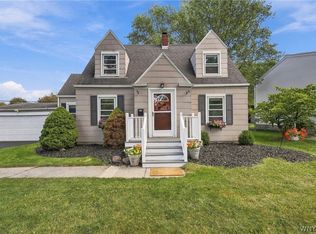 134 Harding Rd, Williamsville, NY 14221