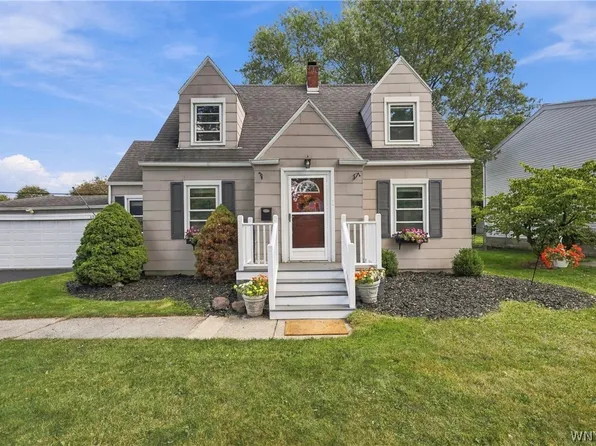134 Harding Rd, Williamsville, NY 14221