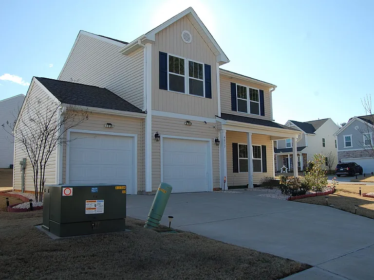 4037 Monteray Cir — Photo 3
