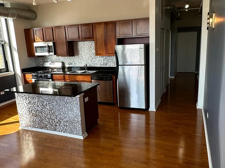 2323 W Pershing Rd #613 — Photo 3