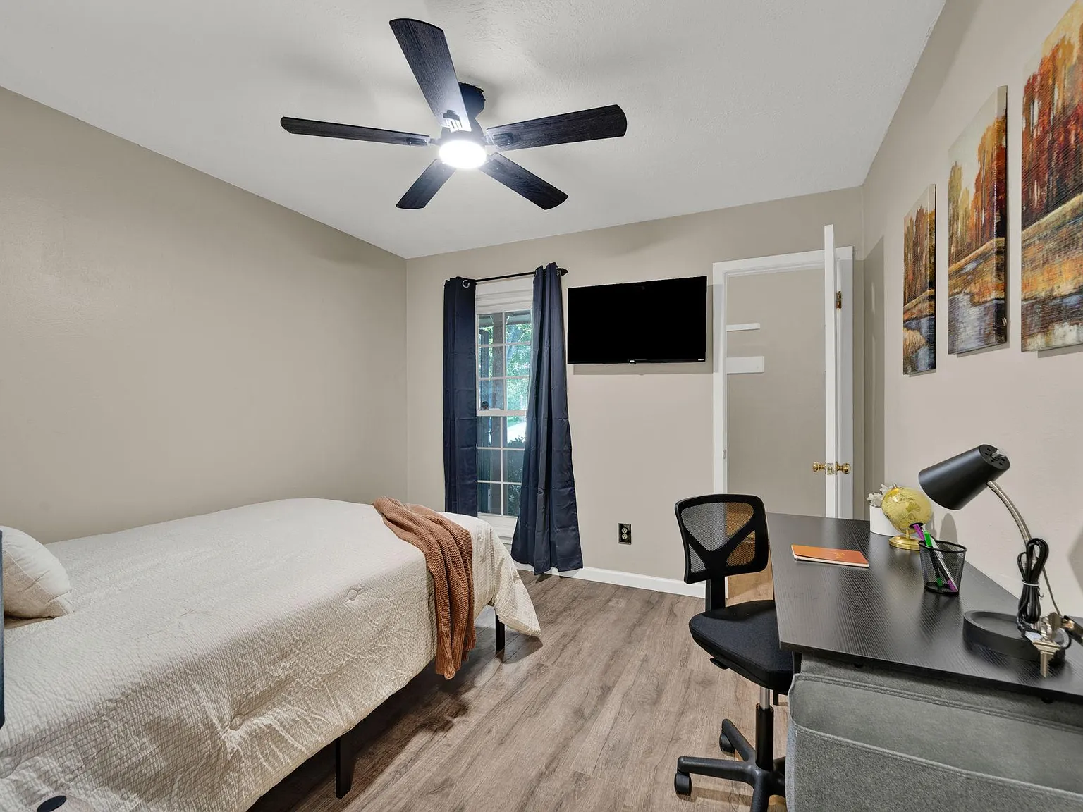 4 bed, 4.0 bath, 2508 sqft, $776 — Photo 1