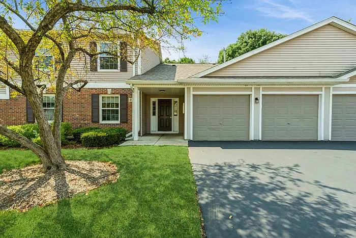 379 Woodview Cir #A — Photo 1