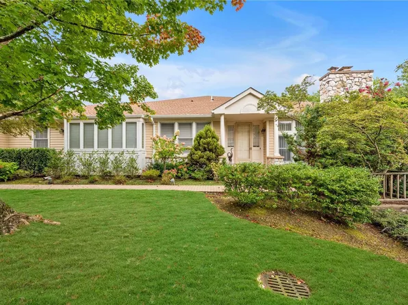 226 Augusta Court #226, North Hills, NY 11576