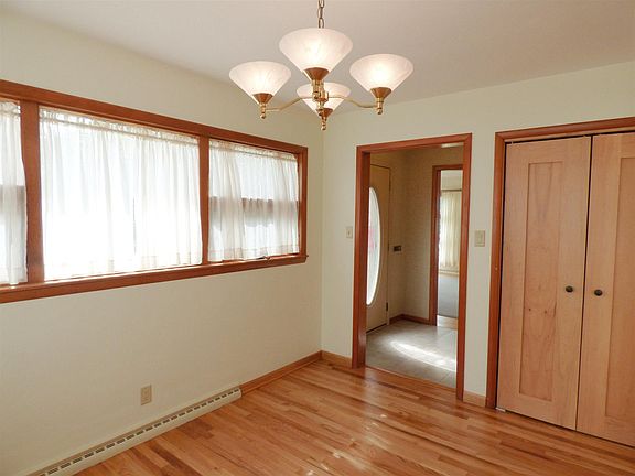 5th image of 3515 Whitcomb Ave