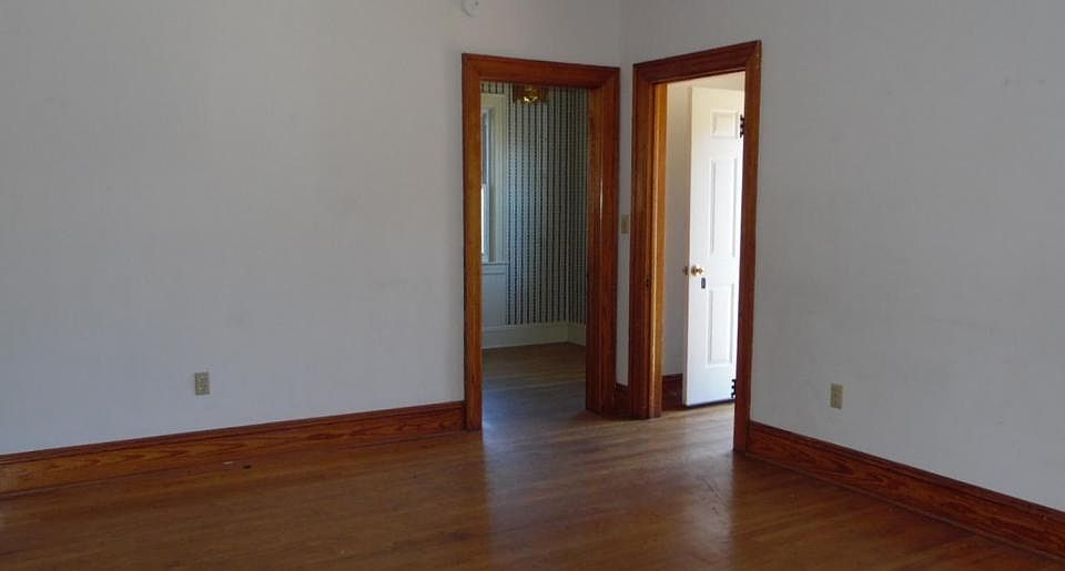 2nd image of 1937 Maple Ave