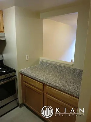 Rented by Kian Realty | media 14