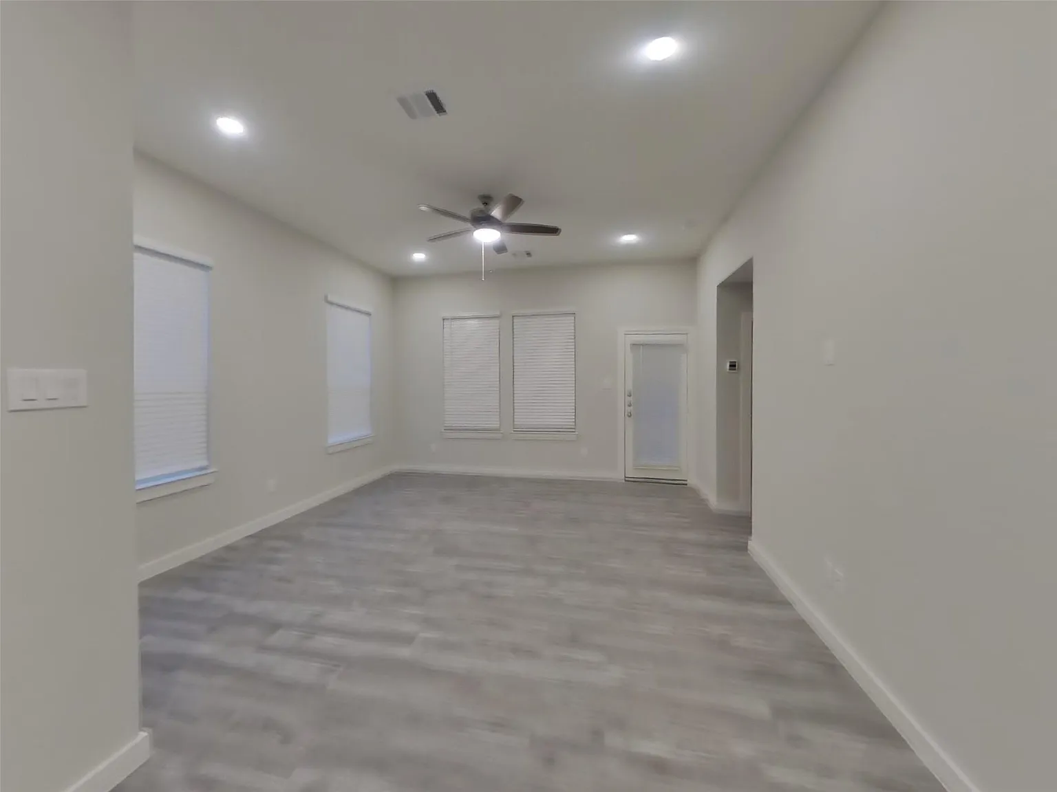 4 bed, 2.5 bath, 2004 sqft, $2,579 — Photo 2