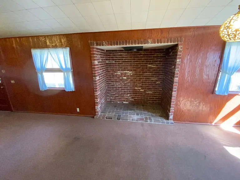 371 Adrian Dr — Photo 8