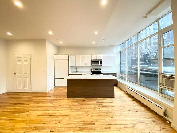 3rd image of 114 E 28th St #2A2