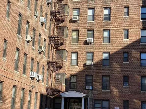 2425 Haring Street image 1 of 9