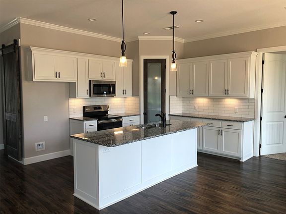 3rd image of 413 Hickorywood