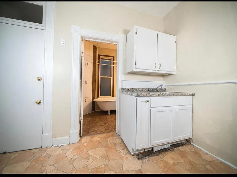 701 Bedford St #2 — Photo 19