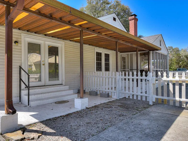 126 Horry St SE — Photo 42
