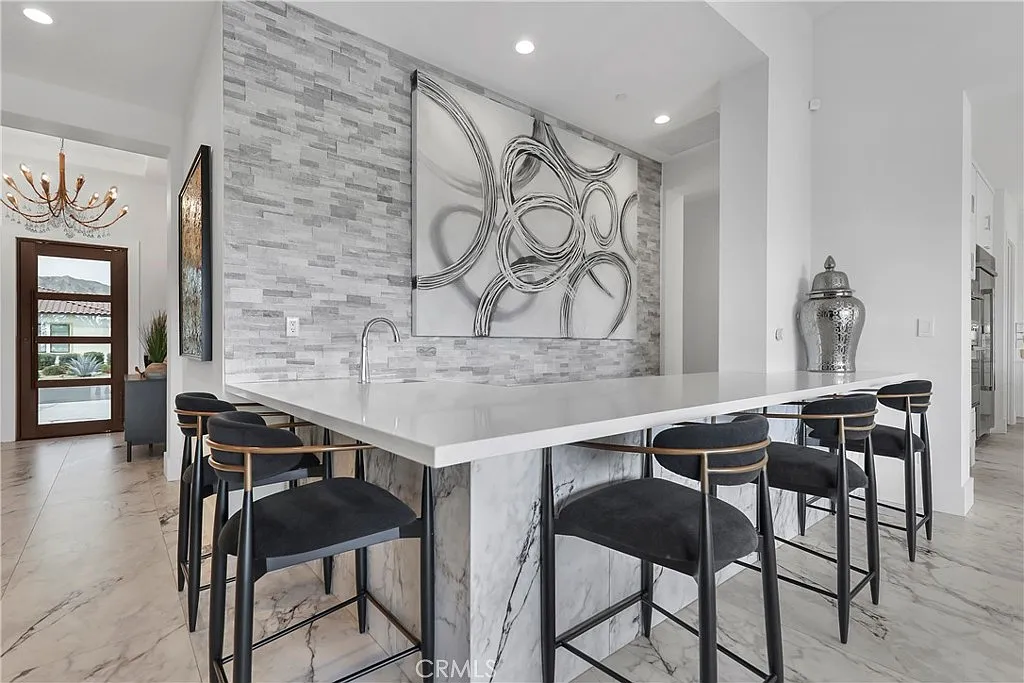 4 bed, 4.5 bath, 3908 sqft, $9,000 — Photo 4