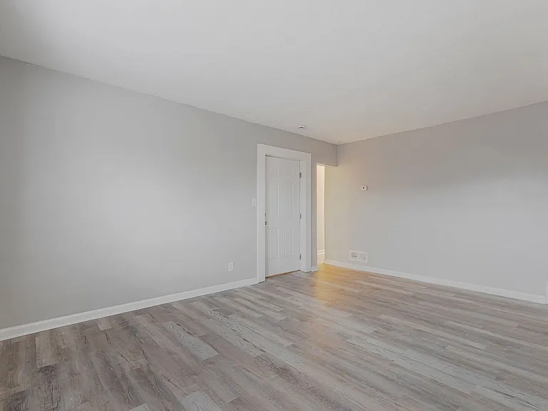 987 Lilley Ave — Photo 7
