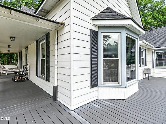 3rd image of 2741 Valley Rd