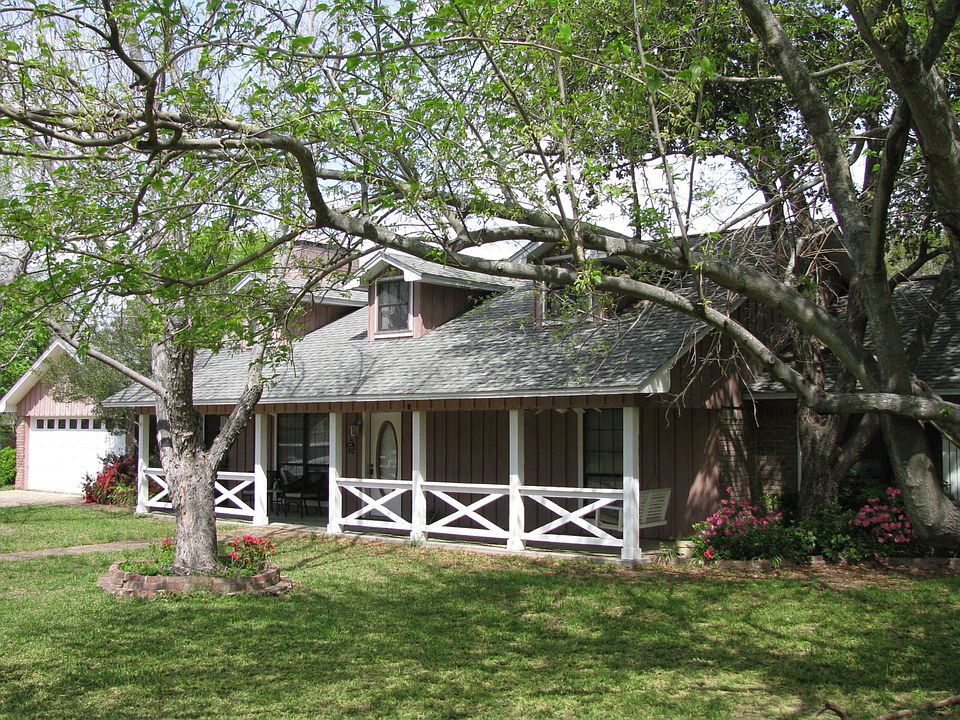 1st image of 207 Francis Dr