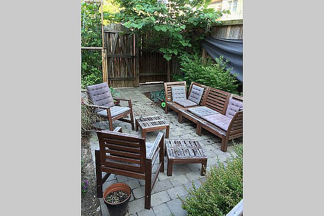 2nd image of 909 10th St NE