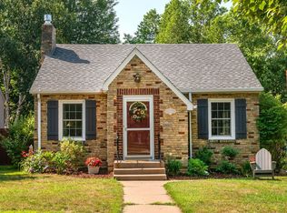 1136 Edgcumbe Rd, Saint Paul, MN 55105