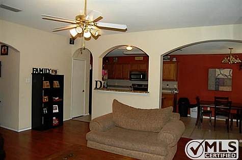 4th image of 3309 Muleshoe Ln