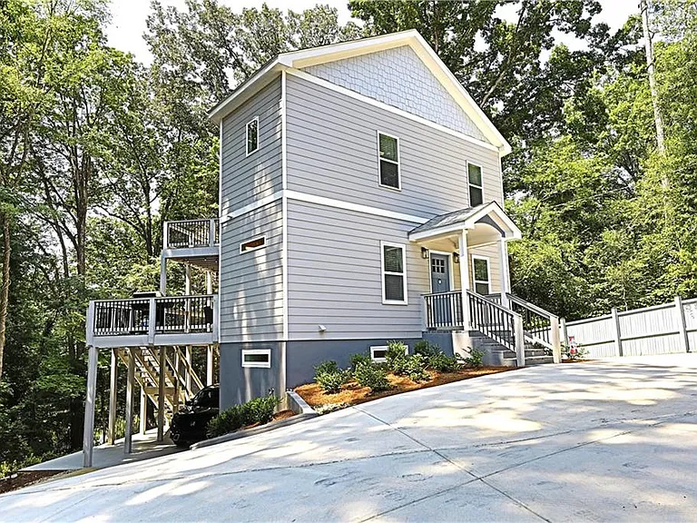 2125 Clay Rd — Photo 1