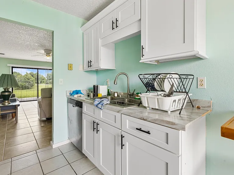 603 SW Jeanne St — Photo 5